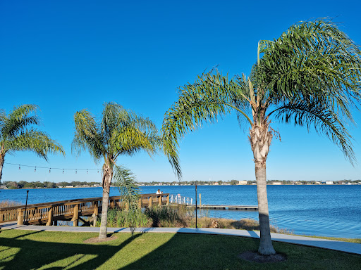 Grills Lakeside Seafood Deck & Tiki Bar - Thumbnail