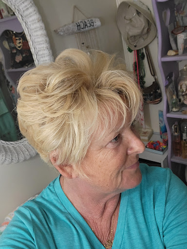 Patrick's Salon - Visual