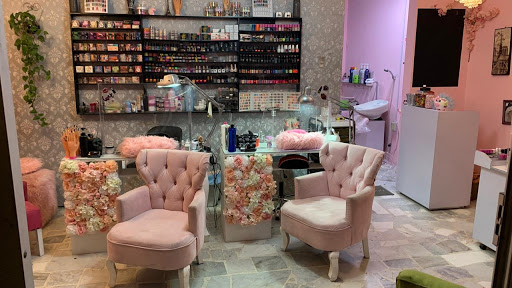 Charly Salón de Belleza y Uñas Logo