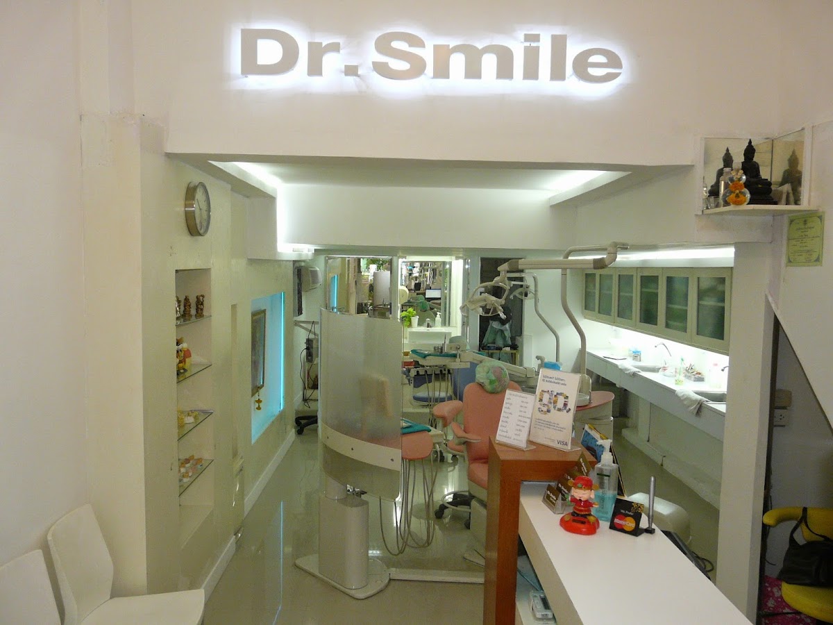 Dr. Smile dental clinic (Saladaeng) — exterior