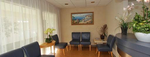 Becky Gong, DDS, General and Prosthodontics Dentistry