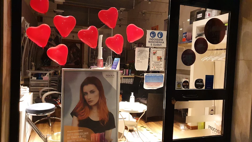 Salone Lookcenter snc di Ghirardo Debora e Lotto Jessica photo