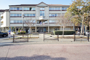 Photo n°9 de Dr Roger Dickk à Gif-sur-Yvette (Parodontiste spécialiste des implants dentaires)