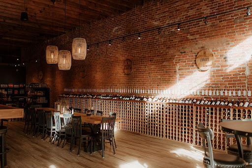 THE BIGHORN Bottle Shop & Wine Bar Logo