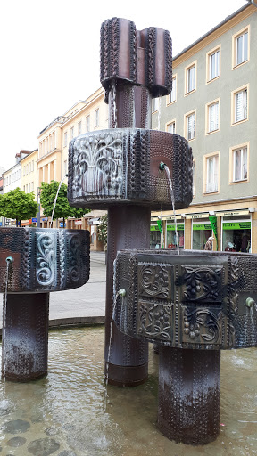 Springbrunnen vor der Schlosskirche - Thumbnail