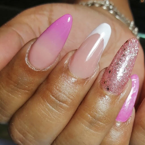 Galy N Nails Logo