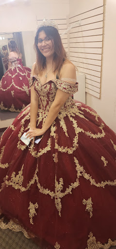 Araceli's Elegant Bride & Formal Wear - Thumbnail