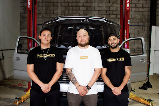 Neue Auto LLC