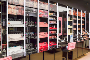 Photo n°13 de MAC Cosmetics à Villeneuve-d'Ascq (Maquilleur.euse)