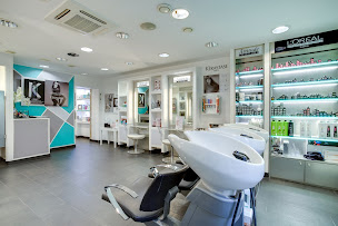 Photo n°2 de Attitude coiffure à Lyon (Salon de coiffure)