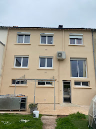 Photo n°5 de TECHNIC FAÇADES 12 (MR JASON): Artisan peintre façadier Nettoyage toiture Rénovation Peinture int ext 12 Aveyron Rodez à Olemps (Façadier)