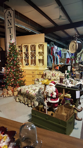Crossroad Trading Co./antique mall of manchester - Thumbnail