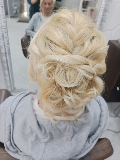 Immagine Donna Engy Hairstylist - Thumbnail