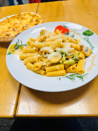 Della Pizza - Visual