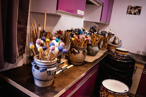 Claire Litzler – Percussionniste, Chanteuse & Professor De Percussions Gallery - France