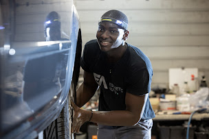 Photo n°10 de Esthetic Auto 37 - Carrosserie / Peinture / Mécanique / à Tours (Atelier de réparation de pneus)