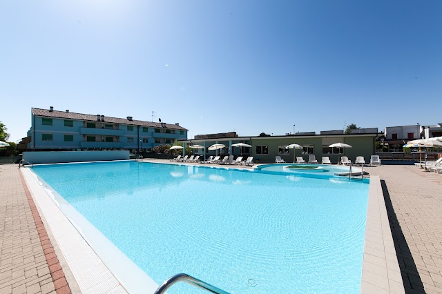 Long Beach Village Hotel Near Wonderland