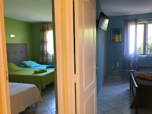 Photo n°46 de CARPE DIEM Table et Chambres d'hôtes familiales à Villeneuve-la-Rivière (Restaurant familial)