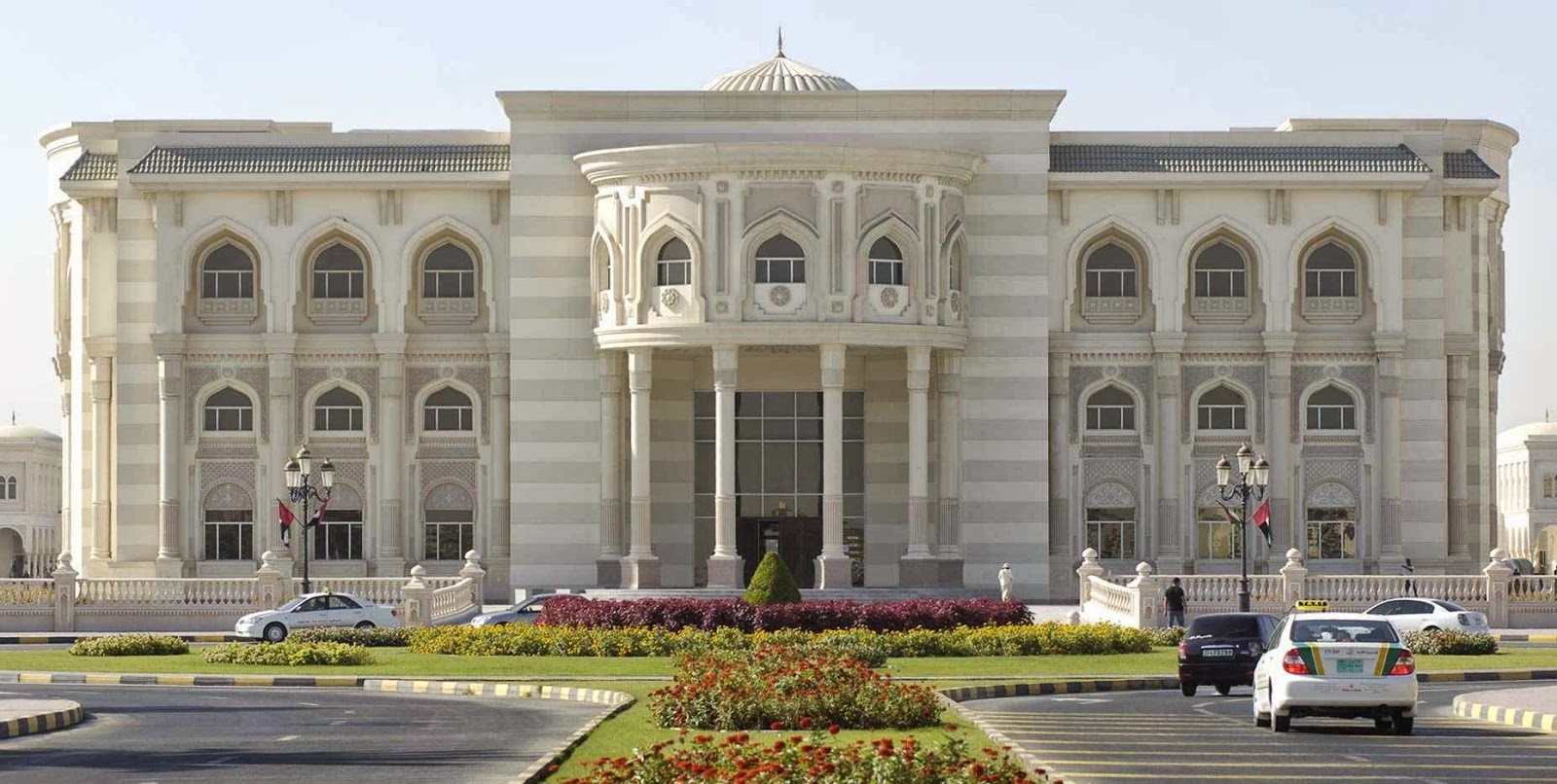 مكتبة الجامعة الأمريكية في الشارقة - صورة 2