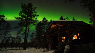 Photo n°11 de NORDICAMPS construction et location de cabanes - Laponie et Auvergne à La Bourboule (Agence de visites touristiques)