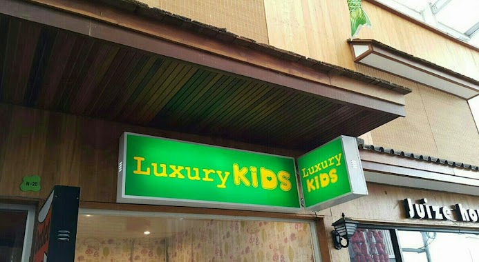 Luxurykids โต๊ะเขียนหนังสือสำหรับเด็ก ปรับระดับได้, Author: sittikorn chuekao