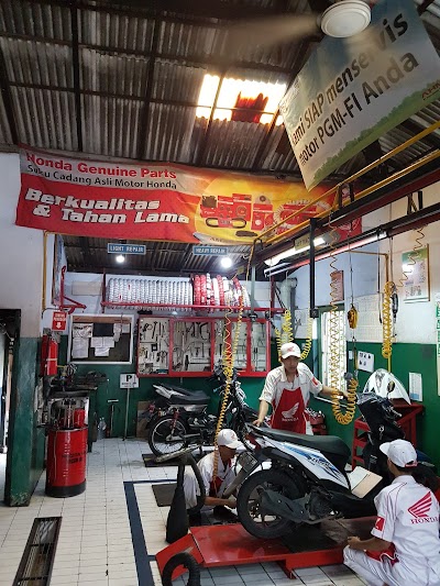 Photos of Buana Sari Service AHASS 1452