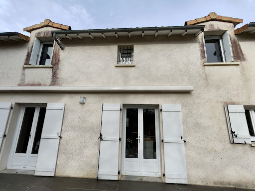 A Fontaine-le-Comte, cette maison assez récente a...