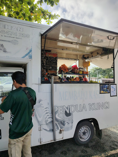 Rehan: Baiki Kasut & Pendua Kunci