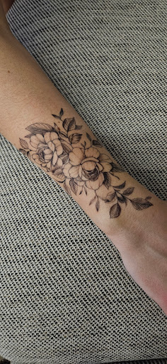 Le Trait Noir Tatouage - Piercing - Créations artistiques - Thumbnail