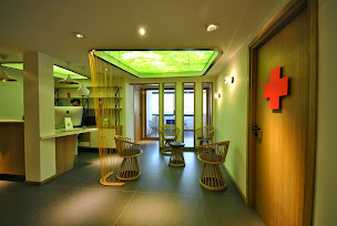 Photo n°8 de Docteur DE MALBOSC Jean - Dentiste à Hyères Toulon à Hyères (Parodontiste spécialiste des implants dentaires)