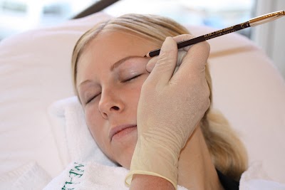 Photos of up-to-date cosmetic LOUNGE by Christin Baumann