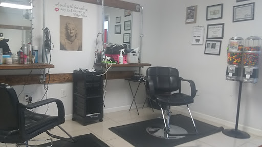 Roxi's Hair, Makeup, Plus More (Unisex Salon)