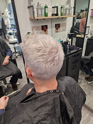 Photo n°7 de MT Coiffure Coloriste Barbier à Guyancourt (Salon de coiffure)