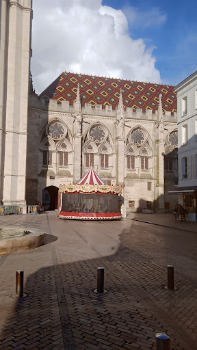 Manège, place de la république