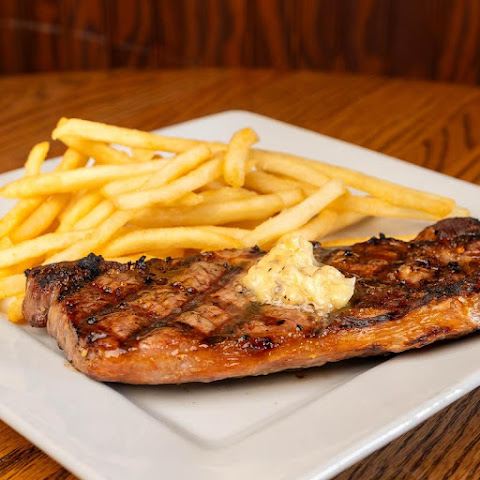 Lew's Grill & Bar by null