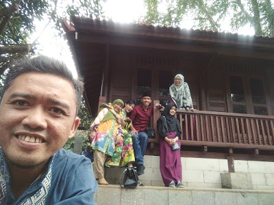 Photos of Parkir Mobil Tebing Keraton Naik Ojek Atau Jalan Kaki