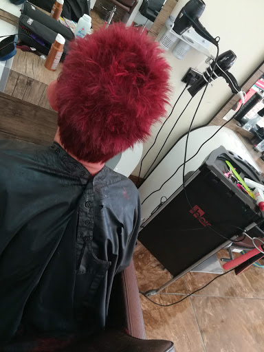 Celly's Bognor Regis Unisex Hairdresser - Thumbnail