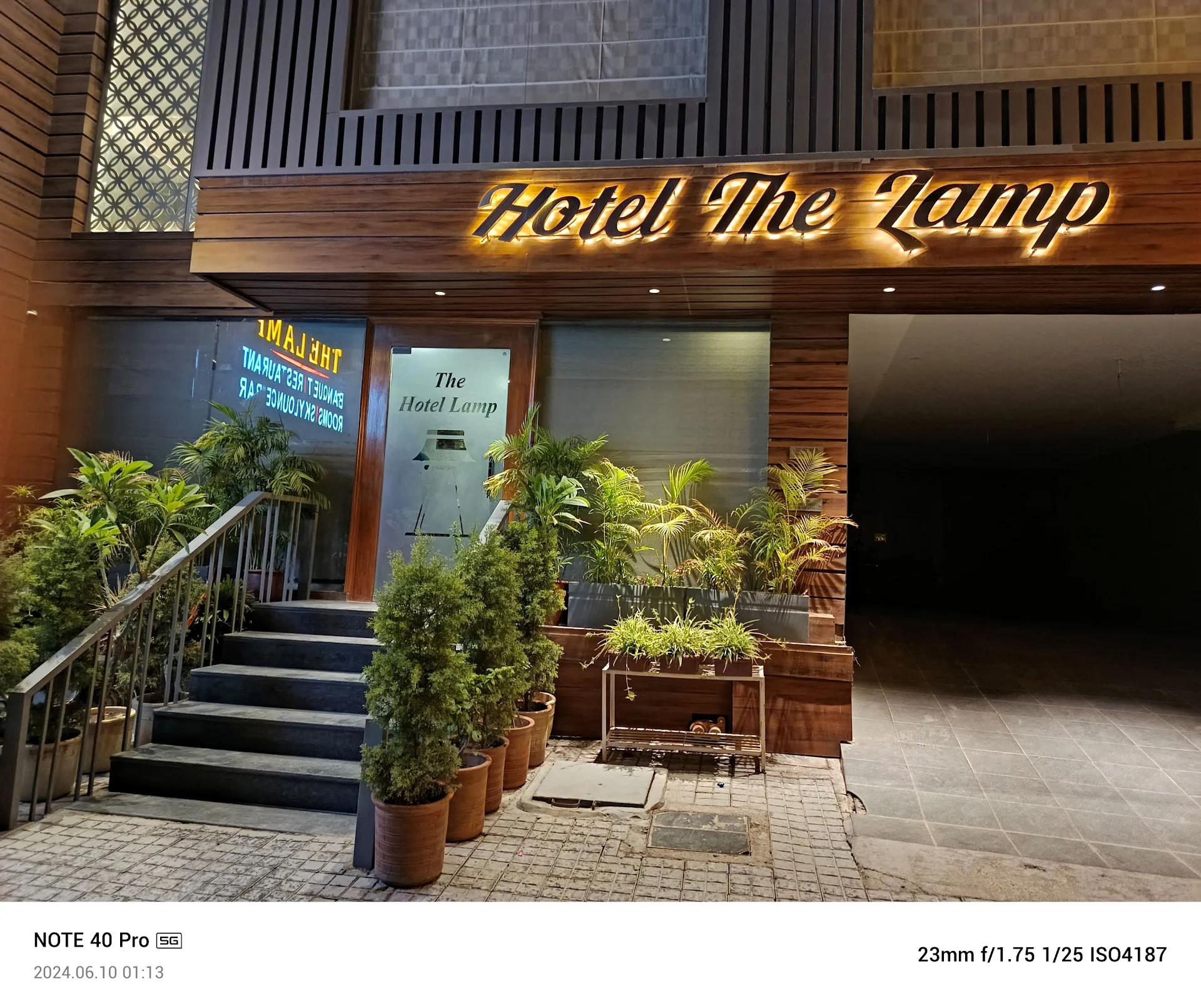 HOTEL THE LAMP