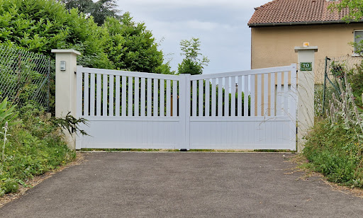 Photo de Jde Paysages: Paysagistes-Aménagement extérieur-clôtures-Elagage abattage à Saint-Clair-de-la-Tour (38110)