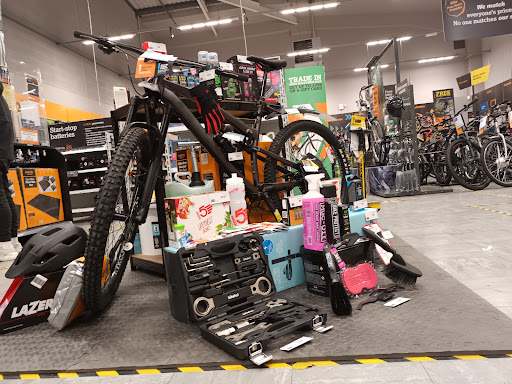 Halfords - Corby - Visual