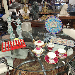 Photo n°6 de Brocante Le Petit Chineur à Le Donjon (Magasin d'antiquités)