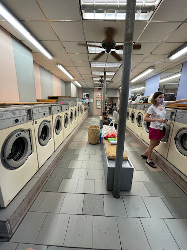 New York Laundromat - Thumbnail