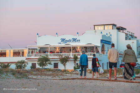 Hostal Monte Mar C. el Peñón, 12, 11393 Zahara de los Atunes, Cádiz, España
