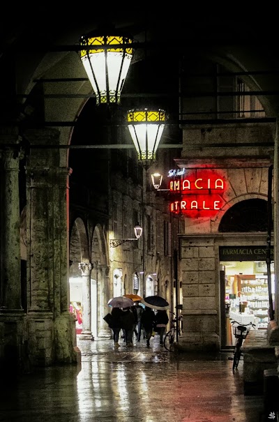 Premiata Farmacia Centrale dr. Rosati dal 1877 in Ascoli Piceno