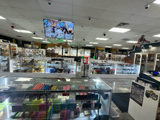 Tundra Smoke Shop Sturgeon Bay - Thumbnail
