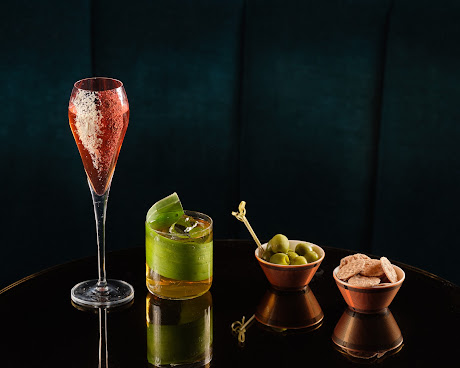 St James Bar by null