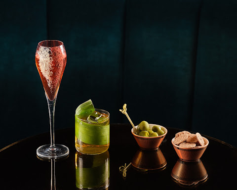 St James Bar by null