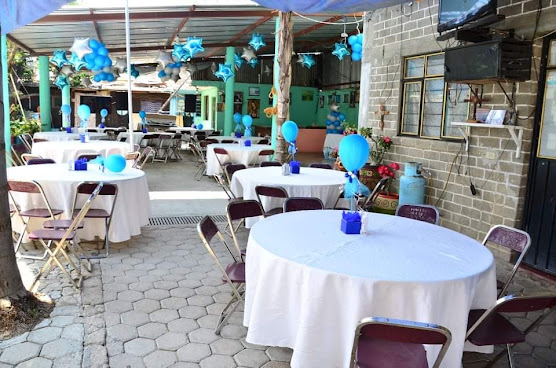 Galera y alberca "Don Rafael" by null