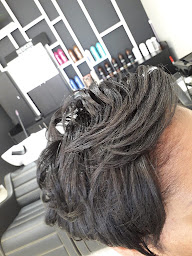 Photo n°34 de Maïga Studio Boucles, Frisés, Crépus à Chessy (Salon de coiffure)