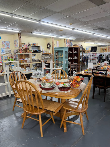 Lily Pads Resale Boutique - Thumbnail